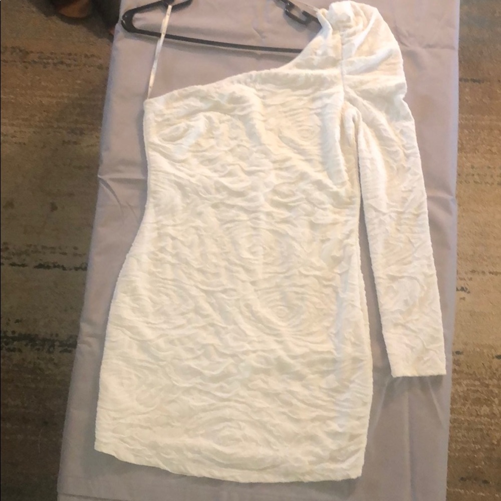 White single sleeve dress!